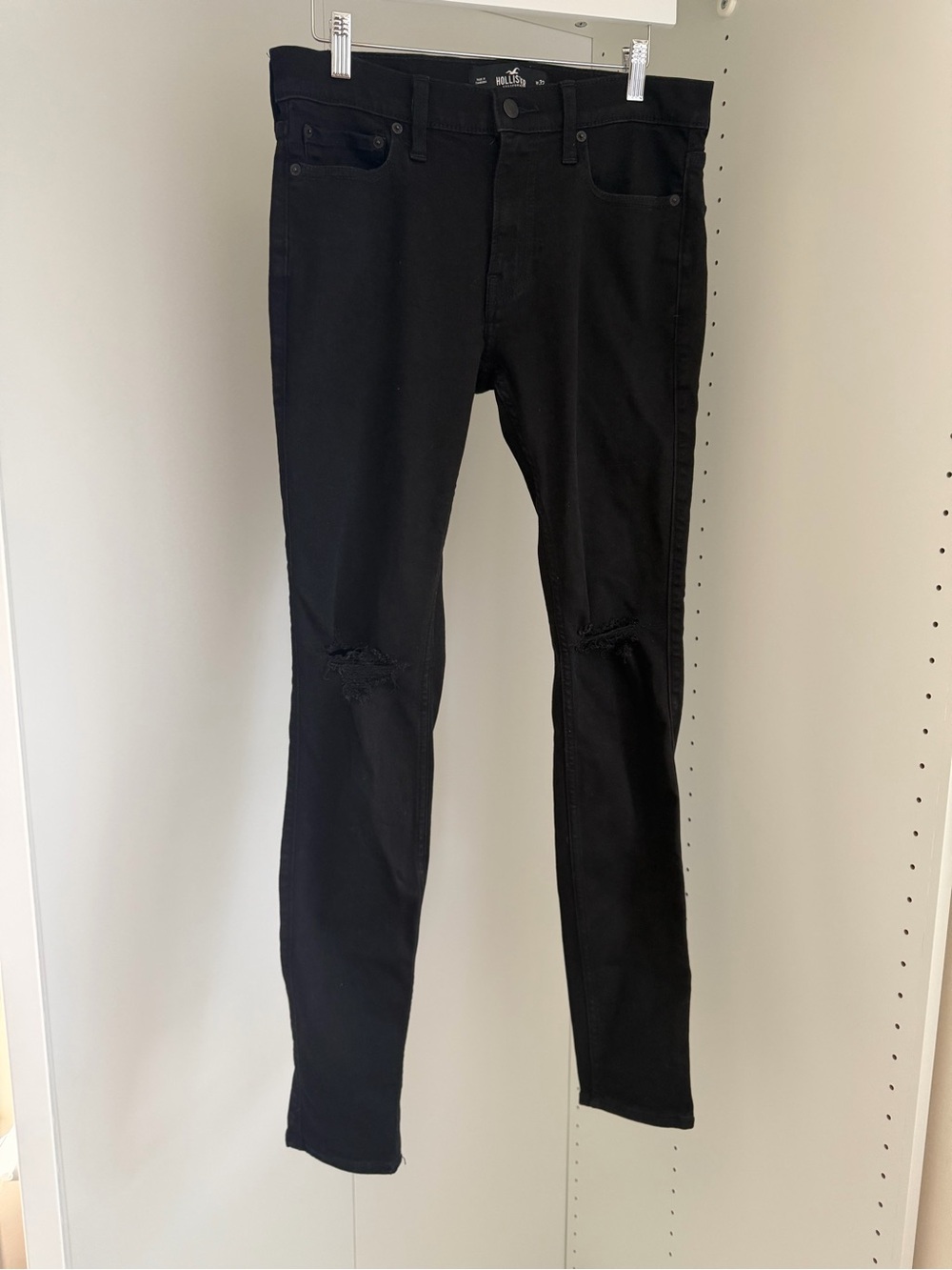 Hollister California Men’s Black Distressed Ripped Knee Jeans W32 L34